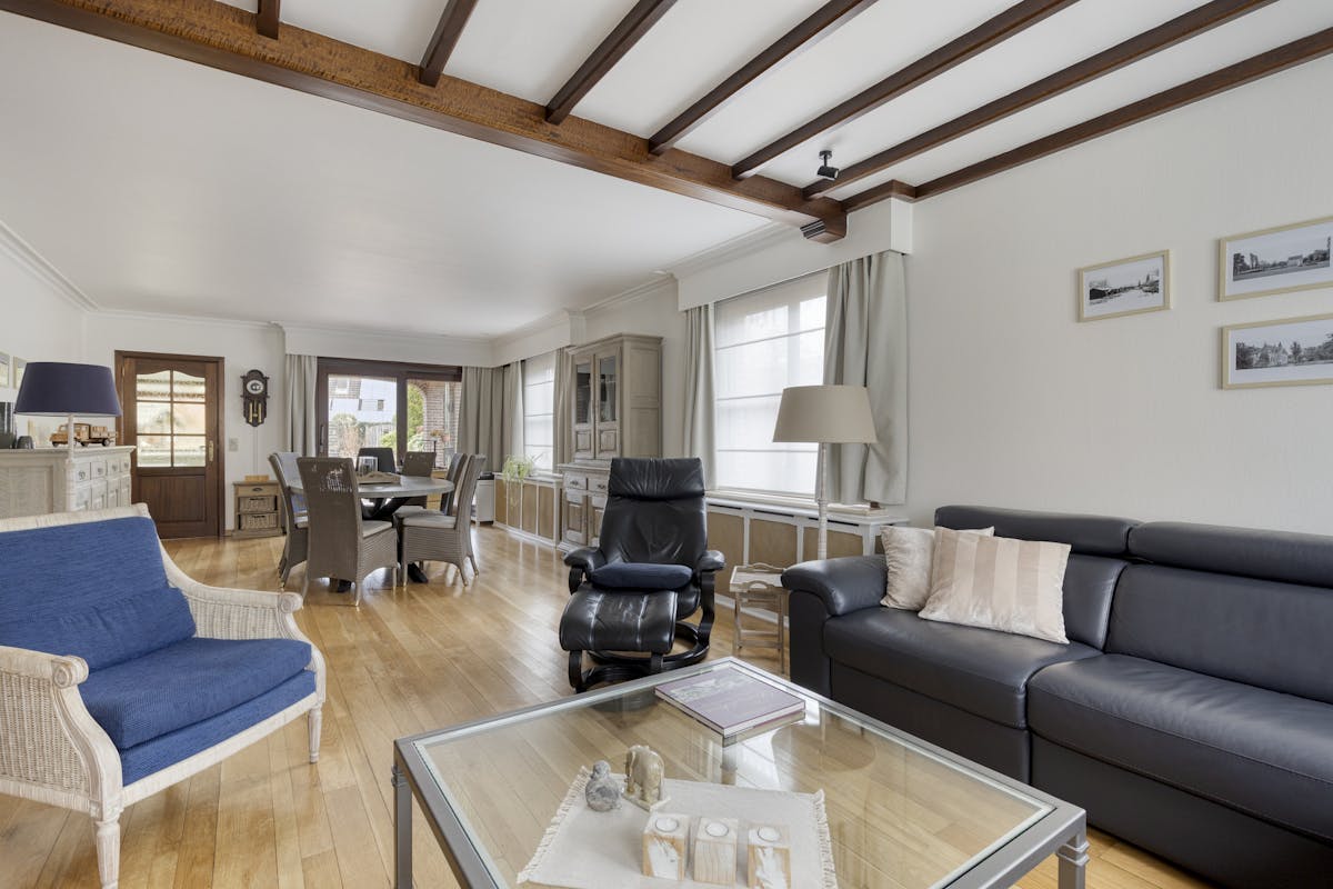 Bungalow bien entretenu et bien situé avec grand garage et grenier - photo 2