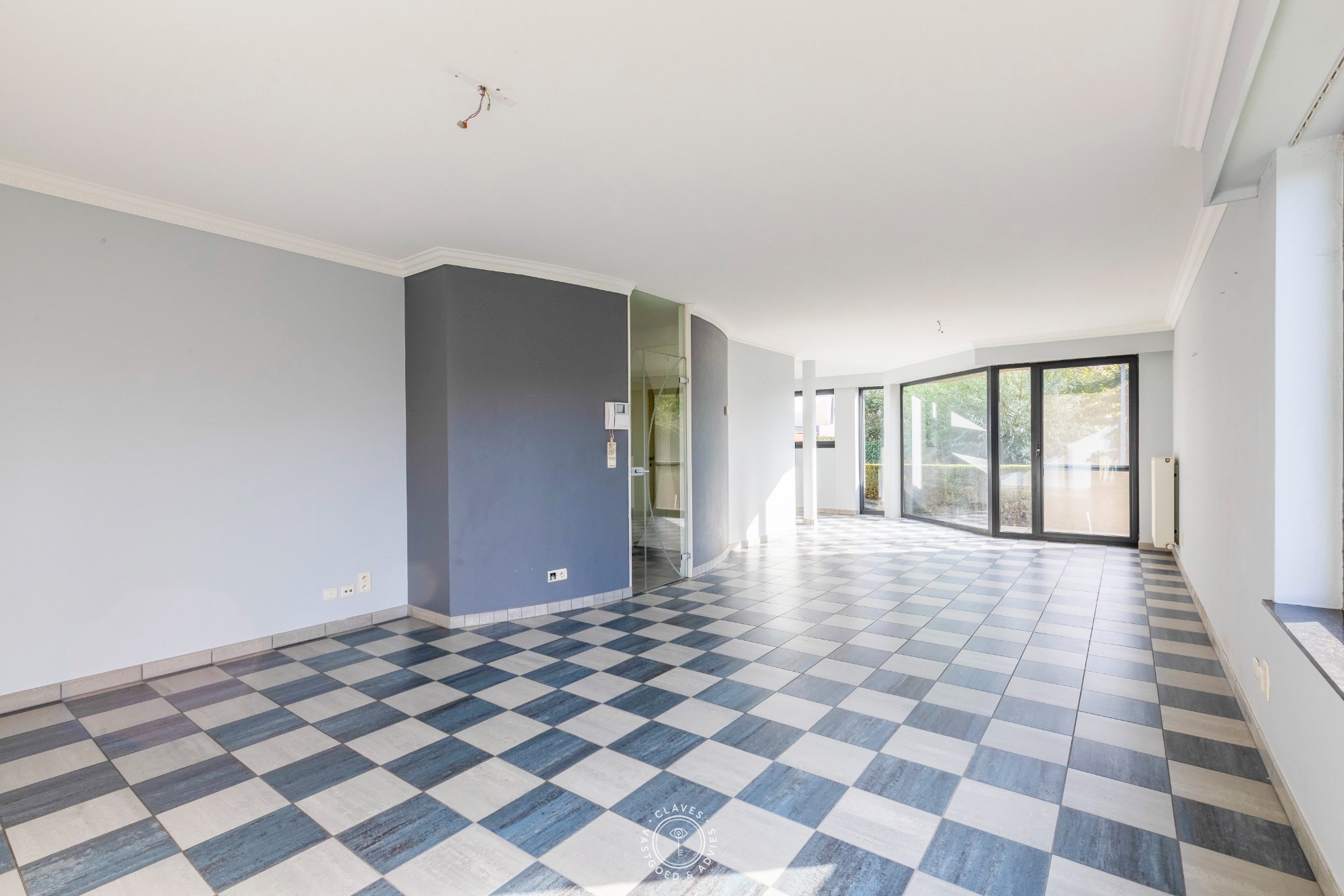 Ruim gelijkvloers appartement met drie slaapkamers - foto 3