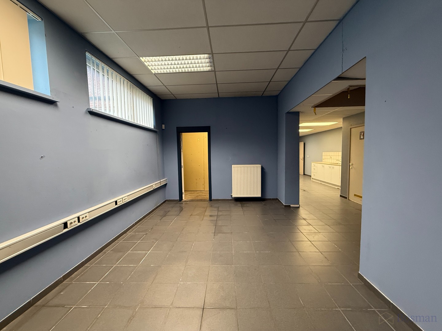 Bedrijfshal met bureauruimte (240m²) te huur in Tessenderlo - foto 4