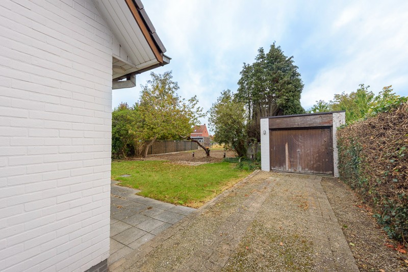 Te renoveren woning met veel potentieel in hartje Deerlijk - photo 3