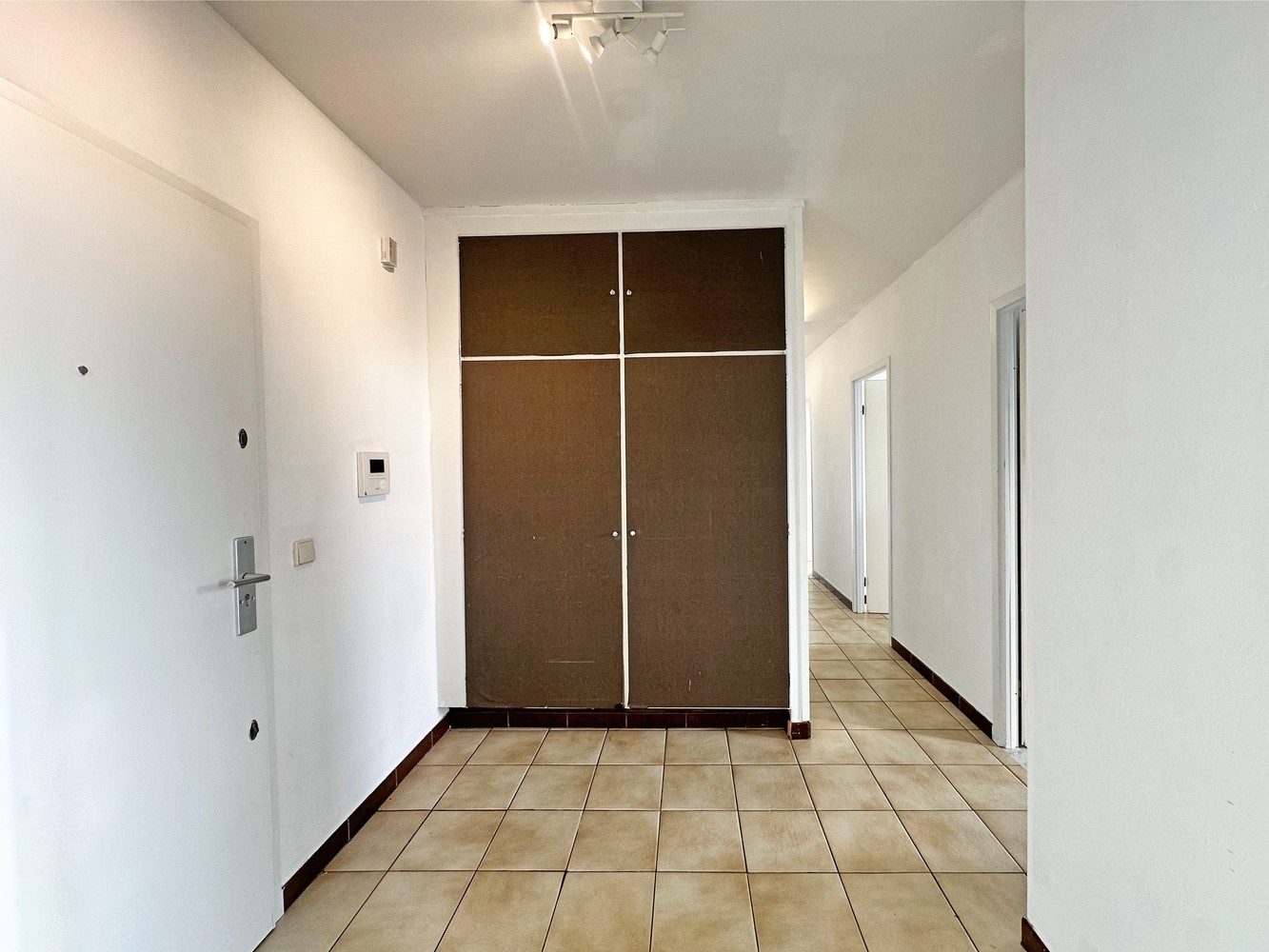 Ruim appartement  met 3 slaapkamers en garage te Berchem! - foto 3