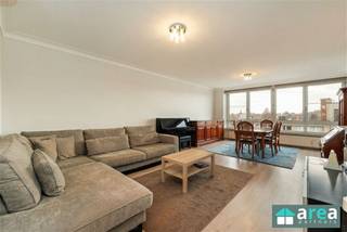 Dit instapklaar en centraal gelegen appartement is gelegen op de grens van Borgerhout en Deurne. In de directe omgeving vindt u tal van...