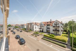 Dit stijlvol gerenoveerde appartement van 102 m² bevindt zich op een rustige en toch centrale ligging in een van de meest gegeerde wijken van...