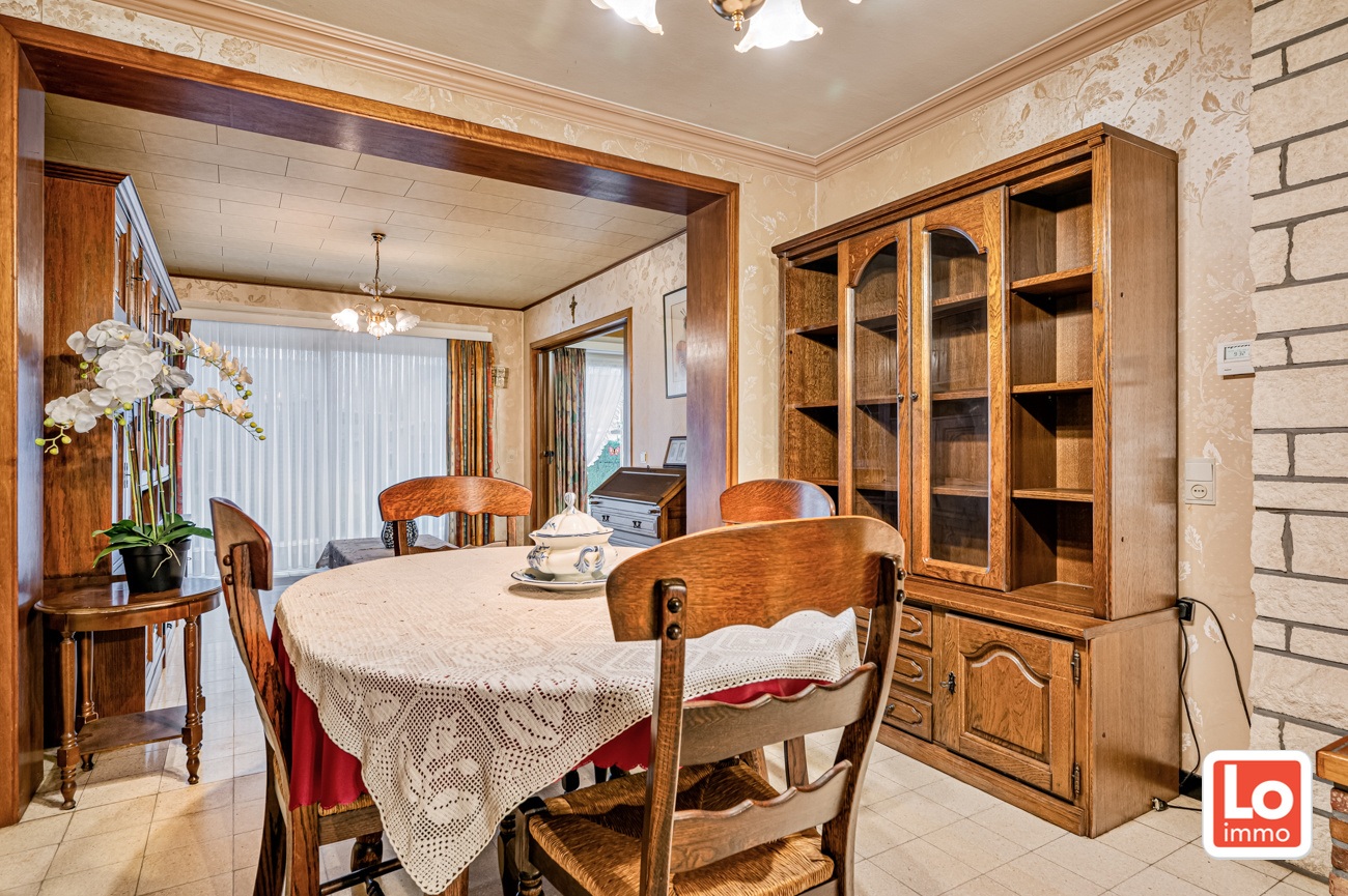 VERKOCHT! Heel rustig gelegen op te frissen halfopen woning op wandelafstand van het vernieuwde centrum van Zeveneken! - foto 5