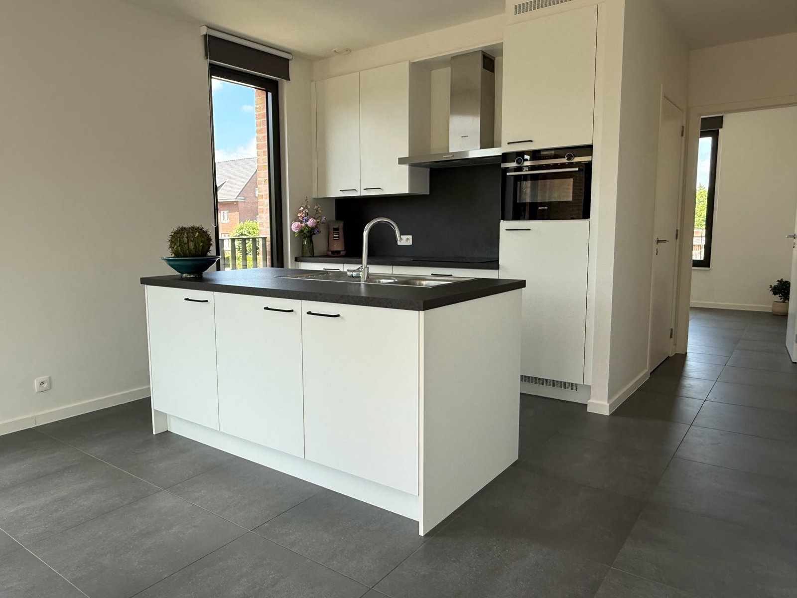Lichtrijk, centraal gelegen appartement met leuk terras. - foto 3