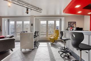 <p><span>BIJZONDER RUIM, LUMINEUS, GOED ONDERHOUDEN EN UNIEK DUPLEX-APPARTEMENT 179M² MET 3 SLAAPKAMERS EN KELDER<br />3de en 4de verdieping (met lift) - ligging in centrum met zicht op Dorpshart nabij station met vlotte bereikbaarheid via N16, A12 en N17<br /><br /></span><span>3de verdieping:</span><span> Inkomhal / wc met handwas / grote living met eetplaats en ingerichte open keuken (totale opp.: 61m²) met aangenaam terrasgevoel (met zonnetenten) en zicht op Dorpshart / berging met wasplaats.</span></p><p><span>4de verdieping:</span><span> Nachthal (4 x 1,4m) / 3 ruime slaapkamers (35m²; 32m²; 4,9 x 3m) / badkamer (11m²) (in 2015 vernieuwd) met wastafel, ligbad, douche en wc.</span></p><p><span>Individuele kelderberging (5m²).</span></p><p><span> </span></p><p><span>Appartement is voorzien van centrale verwarming (gas) en 2 warmtepompen lucht-lucht (airco) (in living en slaapkamer).</span></p><p><span> </span></p><p><span>Elektriciteit conform AREI.</span></p><p><span><br />Mogelijkheid tot aankoop garage (op parking achter gebouw).</span></p><p><span> </span></p>