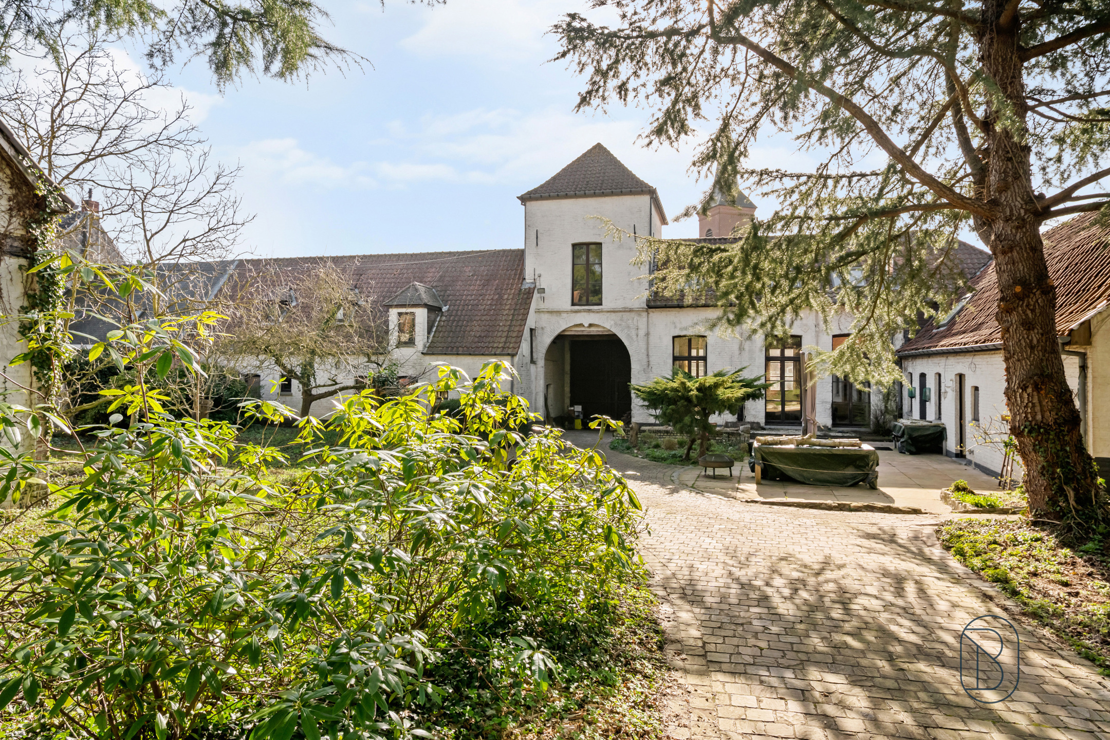 Charmant koetshuis met extra woonst en prachtige binnentuin. - foto 1