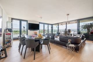Luxe appartement met Scheldezicht op de Zaat in Temse.De ruime hoeveelheid lichtinval, de twee ruime slaapkamers waarvan één met een aansluitende...