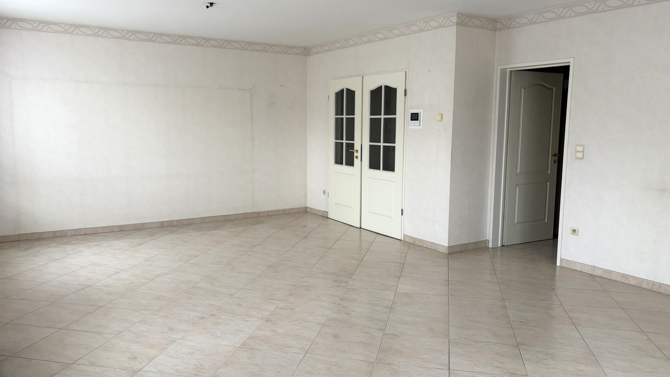 Ruim appartement met dubbele garage - foto 5