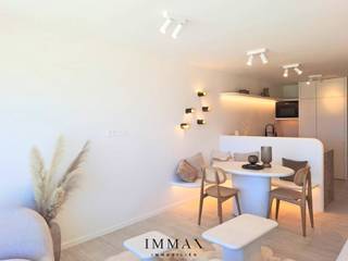 Mooi gerenoveerd appartement gelegen op de zeedijk van Duinbergen met prachtig frontaal zeezicht. Een prachtig appartement afgewerkt...