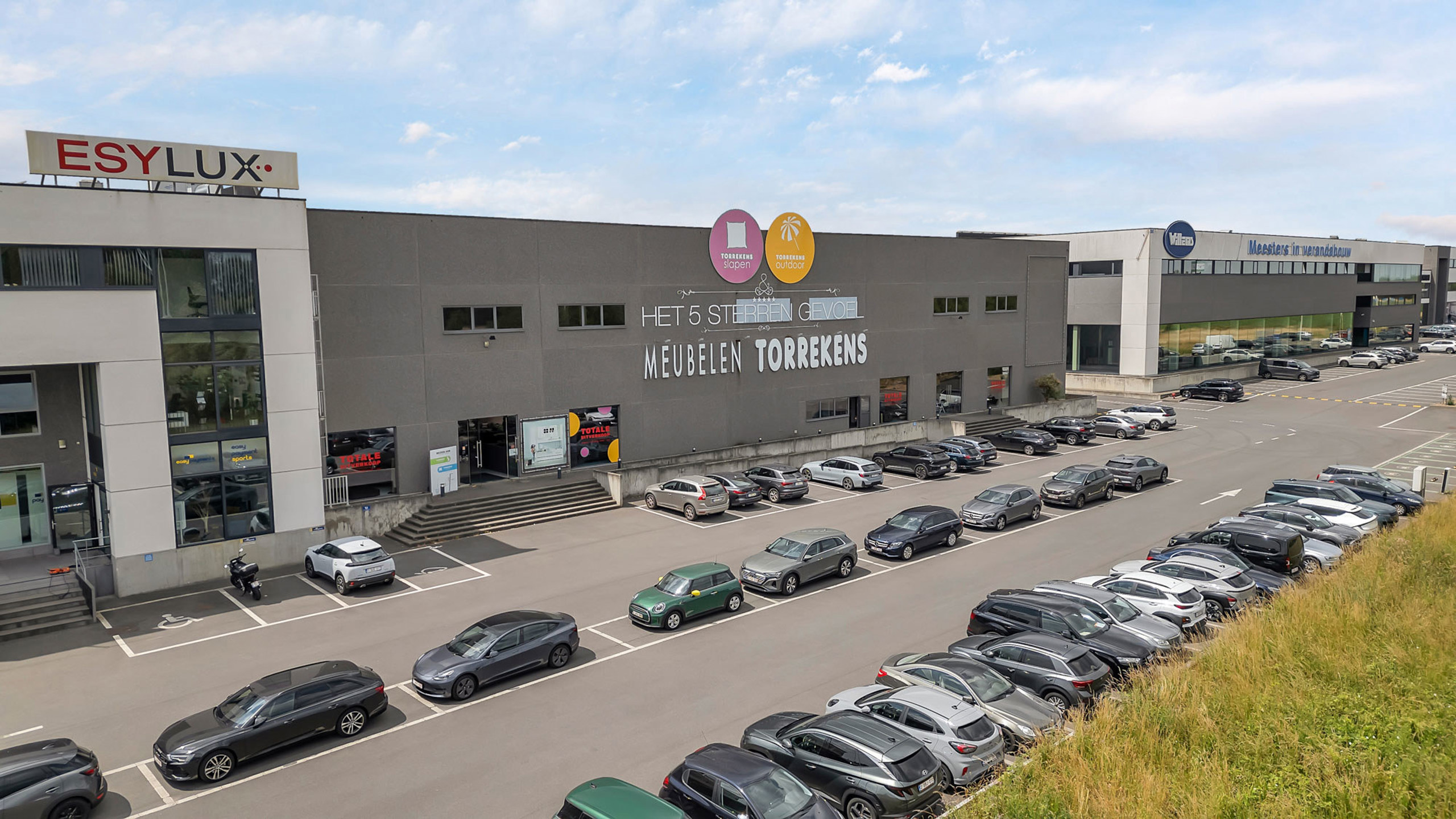 Magazijn en/of showroom met zichtbaarheid langs N45 - foto 1