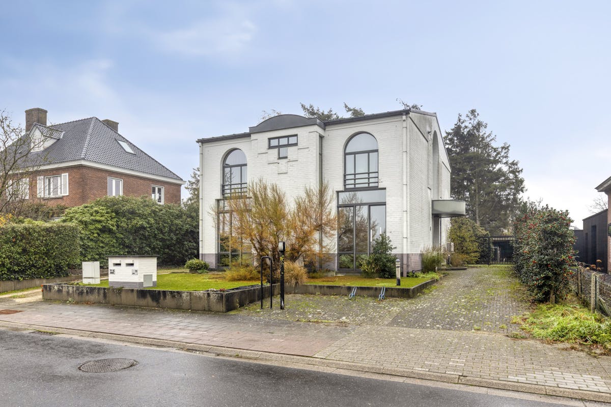 House with single-storey practice or office space - photo 1