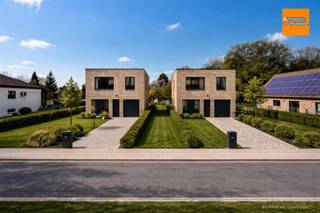 2 permitted building plots for sale in Erps-Kwerps.In an attractive location at Kwerpsebaan 71-73 in Erps-Kwerps, we are offering 2 beautiful...