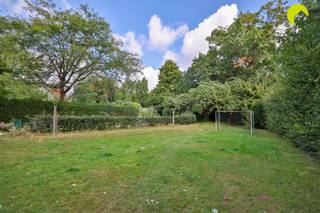 In de residentiële Dieseghemwijk in Mortsel wordt één van de laatste bouwgronden voor open bebouwing te koop aangeboden.De grond heeft een...