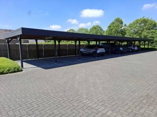 Carport(s) te koop in Geel.<br /><br /><span>Deze comfortabele overdekte autostaanplaatsen zijn gunstig gelegen nabij de Ring en op korte afstand van het stadscentrum.</span><br /><br />Contacteer ons kantoor voor meer info of een bezoek ter plaatse via 0471/605.314 of mail info@immo-b.be.<br /><br /><span>Sted. gegevens: Gvg, Wg, Gmo, Gvkr, Vv</span>