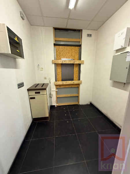 Stijlvol kantoor/handelspand op toplocatie centrum Geel met parking! - foto 5