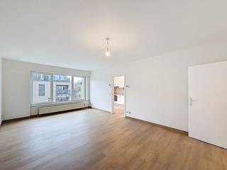 Dit ruime appartement met twee slaapkamers is gelegen op de stadsrand in Gent en is net volledig gerenoveerd. De ligging is gunstig en garandeert...