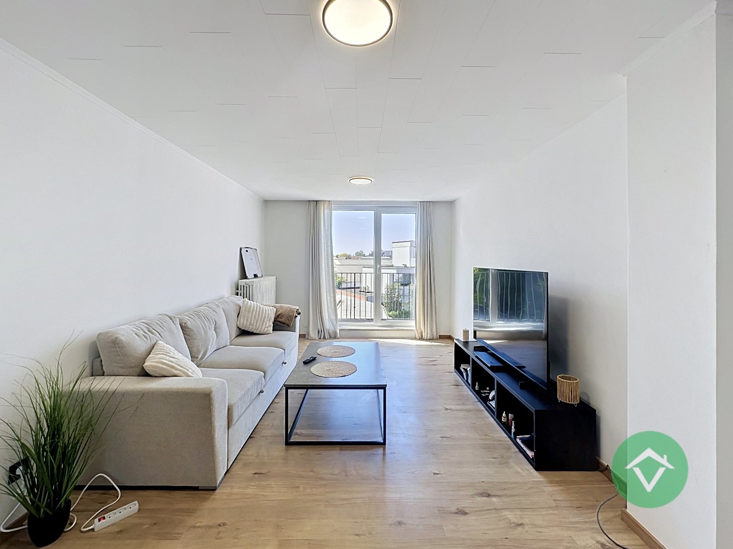 Ruim duplex-appartement met 2 slaapkamers en terrassen in hartje Torhout - foto 3