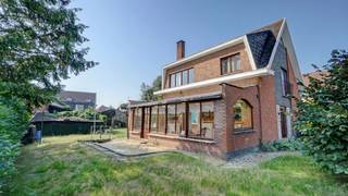 Gunstig en rustig in het centrum gelegen op een perceel van 5a82ca nabij winkels en school, met goede verkeersverbindingen. Tuin is...