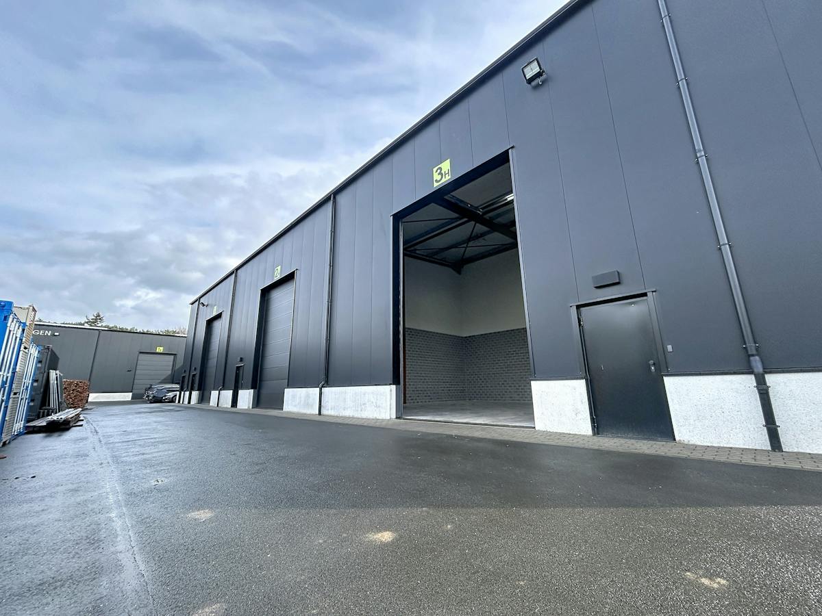 Spacious warehouse with necessary facilities for rent in Wuustwezel - photo 4