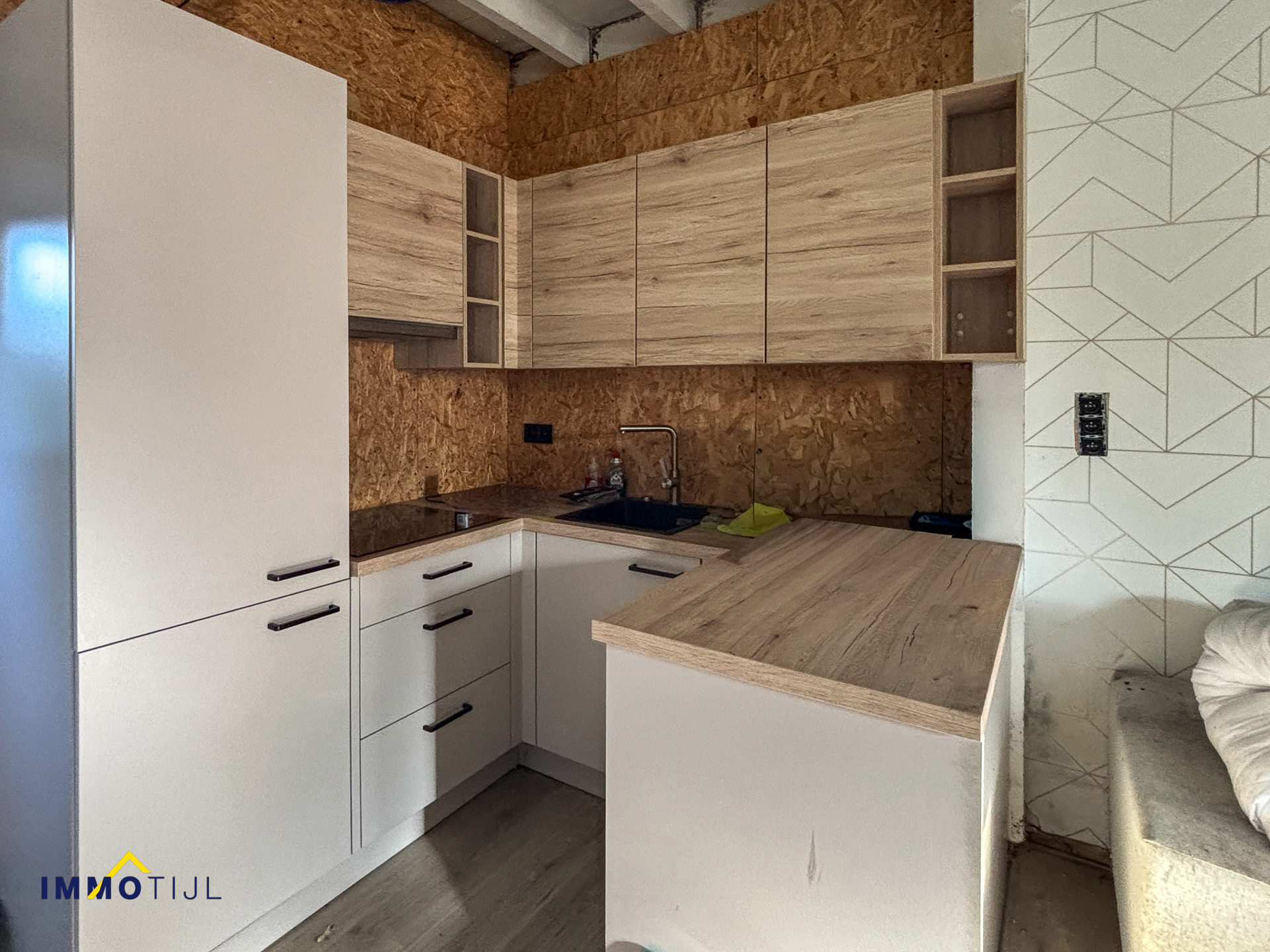 Af te werken woning met zonnige tuin in rustige omgeving! - foto 3