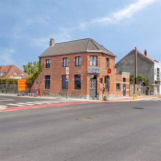 RUIM EN OP TE FRISSEN HANDELSHUIS THANS HORECAGEBOUW 198M² MET WOONST EN GROOT TERRAS 80M²ligging met veel passage en visibiliteit met vlotte...