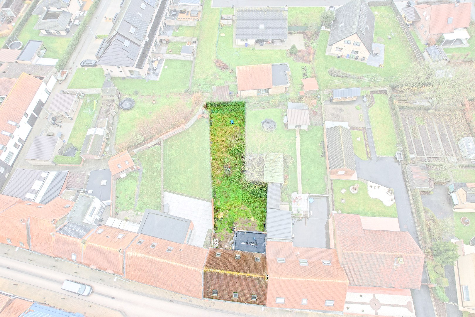 Unieke kans, afgewerkte woning met 4 slaapkamers en ruime tuin. - foto 2