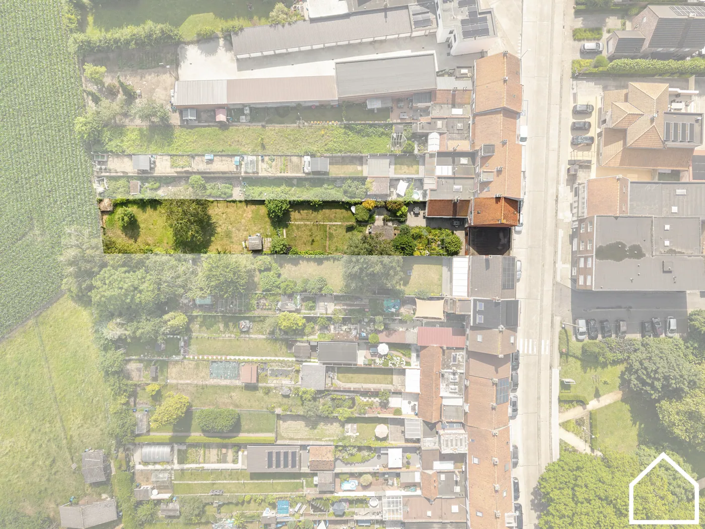 GEZELLIGE WOONST OP 925M² MET GROENE VERZICHTEN, 3 SLPKS, DUBBELE GARAGE EN TUIN - foto 4