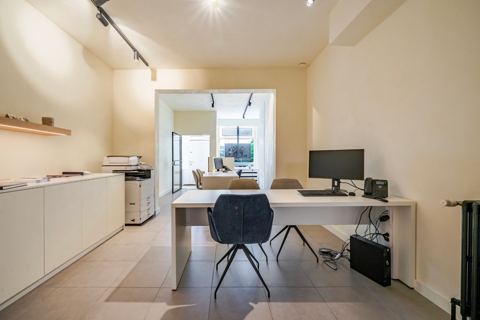 Beautifully renovated commercial property, easily accessible, located near Ezelpoort and the centre of Bruges - photo 5