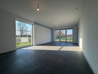 Halfopen bebouwing, rustig gelegen in een doodlopende straat en nabij het centrum van Beerse, met 4 slaapkamers, een volledig afgewerkte...