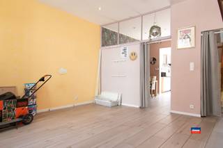 <p><span>HOBOKEN | INSTAPKLARE HOUSE WITH THREE BEDROOMS AND GARDEN ON A TOTAL GROUND PLOT OF 221m² | EPC C | layout as follows:</span></p><p><span>ground floor: entrance hall - staircase - living room - closed, partially equipped kitchen - bathroom with bath, toilet, washbasin and connection for washer/dryer - garden. </span></p><p><span>Second floor: staircase - two bedrooms. Second floor: stairwell - two bedrooms. The house has 12 solar panels (400wp) </span></p><p><span>This property is conveniently located near schools, stores and public transportation. </span></p><p><span>The property is currently rented at the monthly rent of EUR 1,121.00. </span></p><p><span> </span></p><p><span> </span></p>