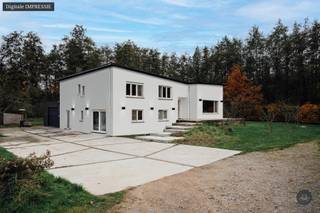 In het groene Keerbergen vind je deze charmante woning uit 1980 terug, gelegen op een royaal perceel van 1.990 m².Hier woon je in alle rust en...