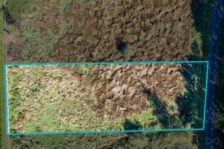 Terrain à bâtir situé en zone d'habitat à caractère rural.<br />Cadastré section D numéro 58X9P0000.<br />D'une contenance mesurée de 11 ares 57 centiares.<br />Largeur de 20m et profondeur de 59m.<br /><br />Prescriptions urbanistiques reçues de l'Administration communale en Novembre 2025 :<br />• Type de bâtiment constructible: Maison unifamiliale classique de type 4 façades.<br />• Recul par rapport aux voisins : Il est préconisé de maintenir un recul de 3 mètres entre la construction et les<br />limites latérales de la parcelle.<br />• Recul par rapport à la voirie : Le bâtiment devra respecter un recul de +- 6 mètres par rapport à la voirie.<br /><br />Le terrain se situe en zone d'assainissement collectif non opérationnel, ce qui implique l'installation de fosses septiques avant rejets.<br />La présence d'un fossé longeant la parcelle devra faire l'objet d'un comblement pour la viabilisation des terrains.<br /><br />Publicité à caractère non contractuelle et ne constituant pas une offre.
