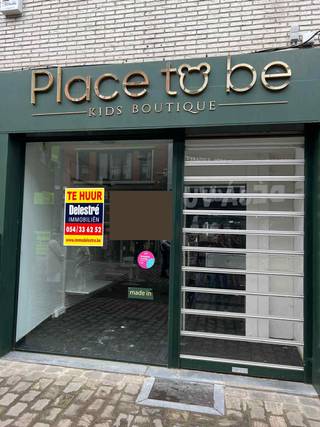 Ontdek dit instapklare handelspand van 80 m², ideaal gelegen voor diverse commerciële activiteiten. Dankzij de praktische indeling en nette...