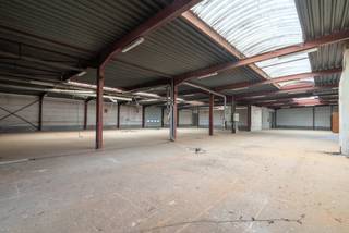 Te huur: ruime hangar gelegen aan de Sint-Annastraat in Hamme, met een totale oppervlakte van 1.000 m². Deze flexibele ruimte is ideaal...