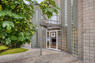 Op een uitstekende, goed bereikbare locatie in Heusden (Destelbergen) bieden wij een instapklare praktijkruimte en/of kantoorruimte te huur aan...