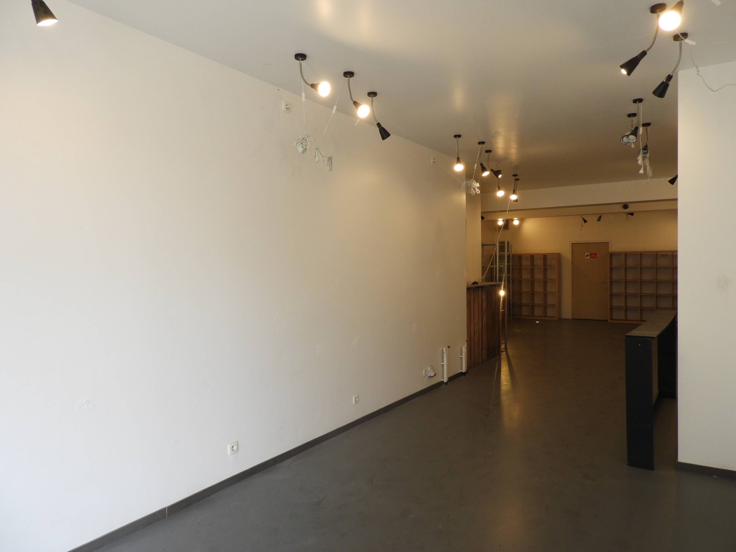 Ruime handelszaak in het centrum van De Panne ! - foto 5