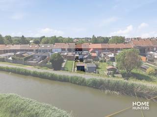 Op een uiterst rustige ligging in Ieper, in de Tybaertstraat 25, vinden we deze volledig instapklare woning terug. Een ideale thuis voor wie houdt...
