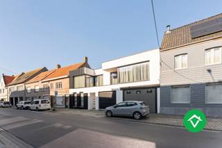Dit mooi instapklaar appartement is gelegen op het 1ste verdiep van een kleine residentie te Leke, bestaande uit 3 appartementen.Het appartement...