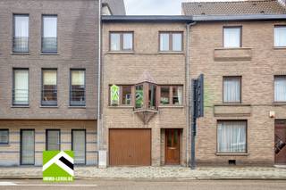 Deze gezellig ingerichte woning ligt slechts enkele minuutjes te voet van de Grote Markt van Tongeren.De gesloten bebouwing heeft een garage en een...