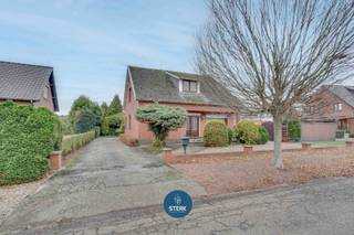 VRIJSTAANDE GEZINSWONING OP EEN PERCEEL VAN CIRCA 10 ARE TE REKEM !We vinden deze open woning met een bewoonbare oppervlakte van 158 m² terug op een...