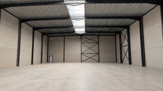 Ontdek het gloednieuwe KMO-project Gruuthuse in Oostkamp.<br /><br />Dit modern bedrijvenproject bevindt zich op een strategische locatie in het hart van West-Vlaanderen. <br />De laatste afwerkingswerken zijn volop aan de gang. <br />Ideaal voor ondernemingen die nood hebben aan extra ruimte of op zoek zijn naar een interessante investering.<br />De kmo-units in Oostkamp bevinden zich op een uitstekende locatie in de nabijheid van de grote steden zoals Brugge en Gent , waardoor ze kunnen bijdragen aan een bloeiende economische omgeving die tal van zakelijke kansen bieden.<br /><br /><br />Troeven: <br /><br />* Toplocatie nabij Brugge en Gent - vlotte verbinding met de E40 en E403 <br />* Duurzame BEN gebouwen <br />* Casco oplevering met een oppervlakte van 714,18 m²<br />* Vrije hoogte van 10 meter<br />* Aparte kantoorruimte<br />* 2 verdiepen<br />* Mogelijkheid tot diverse optiepakketten<br />* 3 parkeerplaatsen<br />* Industriële, gepolierde gewapende betonvloer<br />* Lichtstraat in meerwandige polycarbonaatplaten met aluminium profielen<br />* Aluminium schrijnwerk met elektronische sectionale poort<br /><br />Onmiddellijk beschikbaar of beschikbaar op zeer korte termijn!<br /><br />Interesse?<br />Contacteer Simon via 0498 12 37 08 of mail naar simon@vicusvastgoed.be