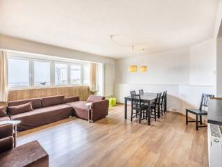 Ruim appartement met 2 slaapkamers en een ruim zuidgericht terras te koop op de Zeedijk te Koksijde-Bad. Dit appartement (90 m²) is gelegen in...