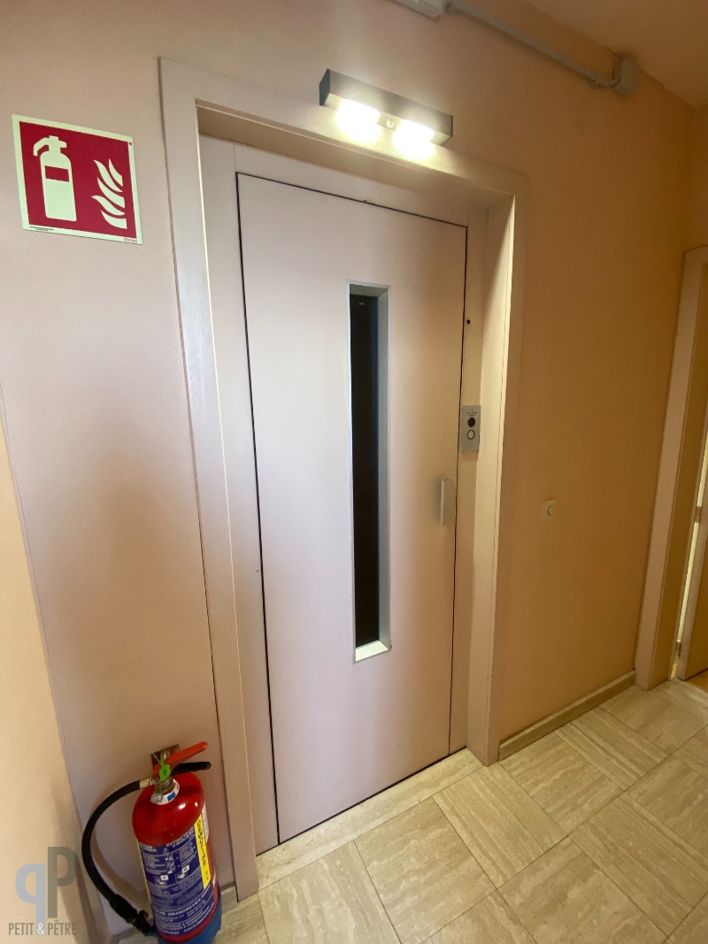 Zeer gunstig gelegen, instapklaar en ruim duplex-appartement - foto 2