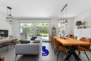 Op zoek naar een recent en kwalitatief afgewerkt appartement waar rust, licht en comfort centraal staan? Dan is dit prachtige...