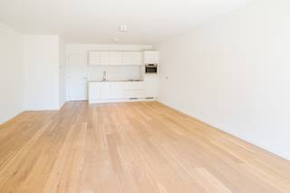 Dit appartement op de eerste verdieping combineert hedendaags comfort met energiezuinig wonen in een recente residentie. De groene omgeving...
