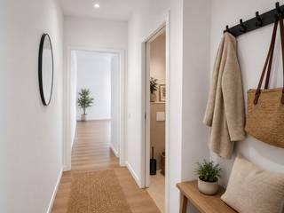 Ontdek dit uitzonderlijk, volledig gerenoveerd appartement in een charmant en authentiek gebouw, gelegen in het hart van de levendige winkelstraat. Het betreft een eerste ingebruikname na een grondige totaalrenovatie, waarbij hedendaags comfort en de authentieke uitstraling van het pand mooi met elkaar worden gecombineerd.<br /><br />Bij het binnenkomen wordt u verwelkomd in een praktische inkomhal van 2,53 m², met voldoende ruimte voor een vestiairekast en een apart gastentoilet van 1,35 m². De aangename, lichtrijke leefruimte met open keuken van 31,7 m² geniet van een mooi zicht aan de achterzijde van het gebouw. Vanuit de woonkamer is er directe toegang tot en het terras van 9,42 m², waar het rustig vertoeven is.<br />Het appartement omvat twee slaapkamers van 13,2 m² en 7,2 m². Verder beschikt het over een ruime badkamer van 4,7 m² met inloopdouche en een grote berging van 5,14 m², waar alle technische installaties discreet zijn ondergebracht.<br /><br />Het volledige appartement is voorzien van vloerverwarming, wat zorgt voor een comfortabel en gelijkmatig binnenklimaat in alle ruimtes.<br />Dit is een unieke opportuniteit voor wie op zoek is naar een instapklaar en stijlvol afgewerkt appartement op een absolute topligging.<br /><br /><strong>Bezoekmomenten zijn voorzien op woensdagnamiddag 17 juni 2026 en zaterdag namiddag 20 juni 2026.</strong><br />Via de knop “ik heb interesse” vragen we u vriendelijk om kort een profiel in te vullen. Nadien nemen wij contact op om een bezoek in te plannen. Telefonisch worden er geen afspraken gemaakt.
