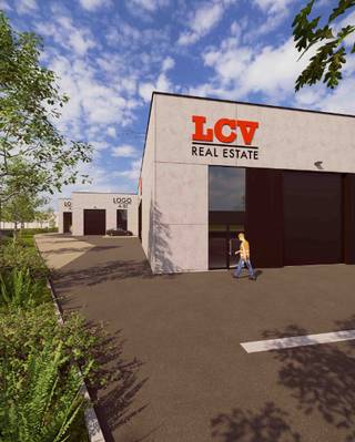 In de eerste fase van dit project worden 7 functionele magazijnen gebouwd met oppervlaktes tussen 264 m² en 484 m². In latere fases zullen er units vanaf 108 m² beschikbaar zijn. Daarnaast biedt het project ook mogelijkheden voor maatwerkgebouwen op aanvraag.<br /><br />Aangeboden Unit A2: 480 m² - 648.000 €<br /><br />Deze uitstekend gelegen KMO-units bevinden zich op slechts 400 m van de N32/N36, 650 m van de Westlaan, 2 km van het centrum en op 10 minuten van de E403, wat zorgt voor een vlotte bereikbaarheid.<br />Kenmerken van de loodsen:
<ul>
	<li>Isolerende constructie met betonnen tussenwanden en witgelakt geïsoleerd steeldeck</li>
	<li>Polybetonvloer met draagkracht van 3T/m²</li>
	<li>Automatische sectionale poorten (4 m x 5 m)</li>
	<li>Minimale vrije hoogte van 6 m</li>
	<li>Regenwaterput per unit</li>
	<li>Aluminium schrijnwerk &amp; afgewerkte ramen</li>
	<li>EPB-conforme uitrusting, inclusief ventilatie, lichtstraten en verlichting binnen &amp; buiten</li>
</ul>
Prijzen exclusief: parkeerplaatsen, basisakte &amp; opmetingskosten, aansluitingen voor water en elektriciteit en brandtechnische voorzieningen.<br /><br />Wilt u uw bedrijf vestigen of zoekt u een slimme investering in een toekomstig bedrijvenpark op een strategische locatie? Neem gerust contact met ons op!<br /><br />📩 bedrijfsvastgoed@arcade-vastgoed.be<br />📞 Thomas – 0475 32 51 89