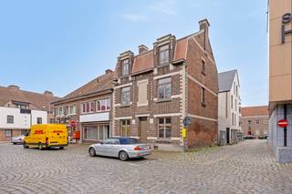 Halen - Ruime en gerenoveerde woning te koopDeze instapklare woning in het hart van Halen biedt een woonoppervlakte van 240 m², een praktische...