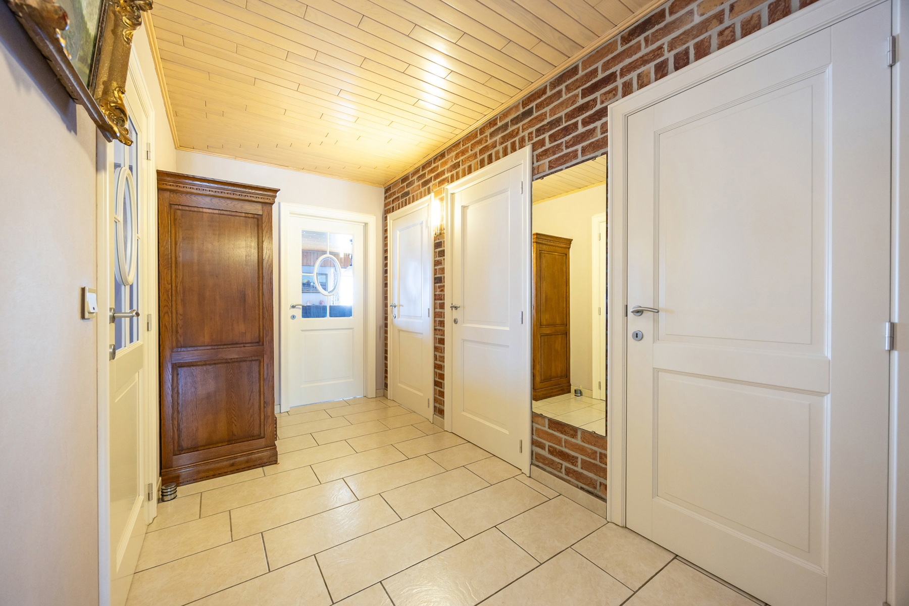 Gebouw bestaande uit 2 wooneenheden in een rustige straat in het centrum van Beerse op een perceel van ca 463 m². - foto 2